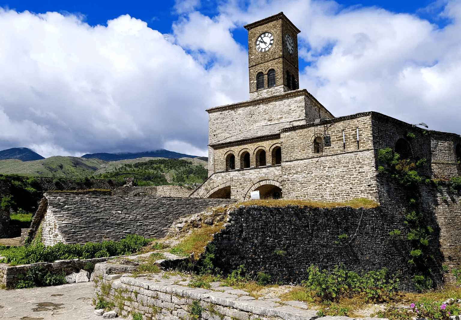 Discover Albania's rich heritage through its ancient remains and UNESCO-listed sites. Shaped over the centuries by numerous civilizations like the Greeks, Romans, Byzantines, and Ottomans, Albania offers incredible historical sites such as Korca, the little Albanian Paris, Butrint, an extraordinary archaeological site, or Berat and Gjirokastra, unique Ottoman cities!